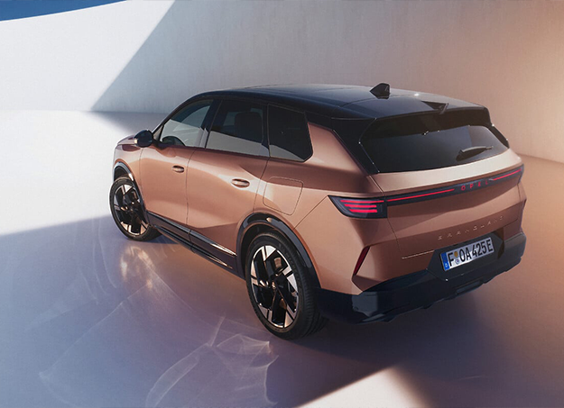 Profil latéral du Nouveau Grandland Opel en extérieur